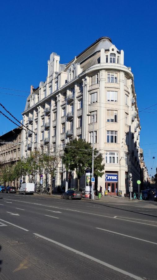 Superior Budapest Centrum Basilica Exterior photo